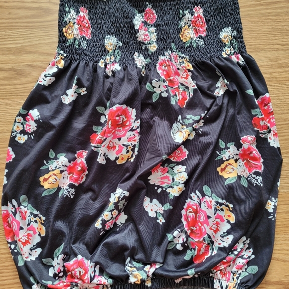 2/$20 Strapless silky top - Picture 1 of 2